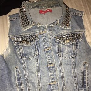 sleeveless Jean jacket